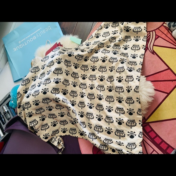 Large scarf - Picture 4 of 4